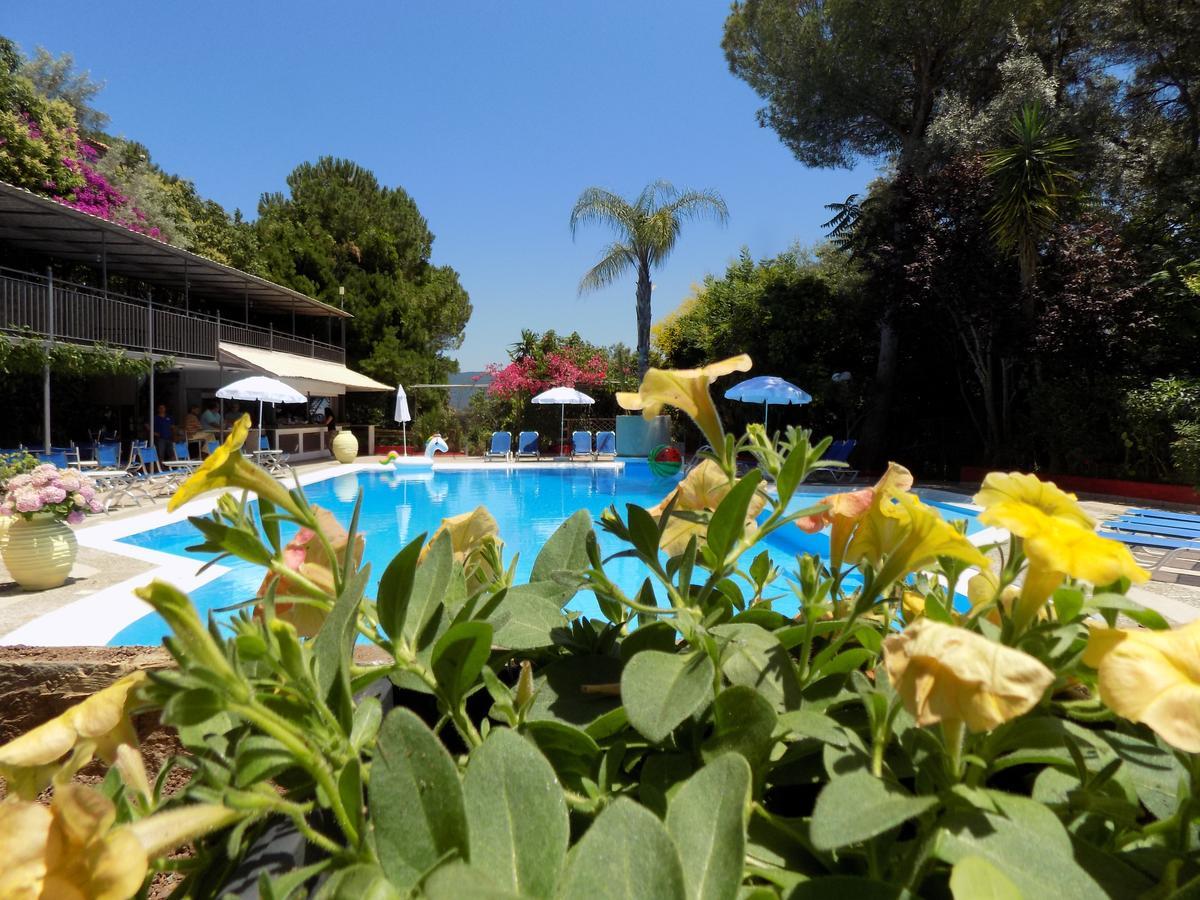 Lefkas Blue Hotel Nikiana Buitenkant foto